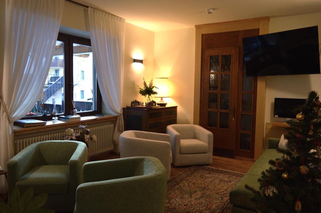Hotel Wanda Pinzolo Bagian luar foto