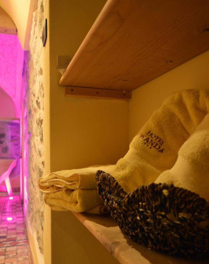 Hotel Wanda Pinzolo Bagian luar foto