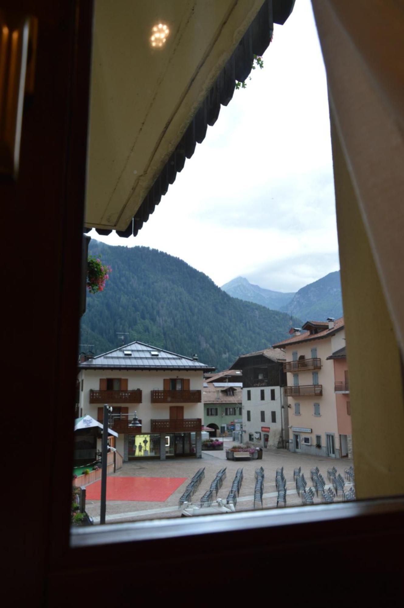 Hotel Wanda Pinzolo Bagian luar foto