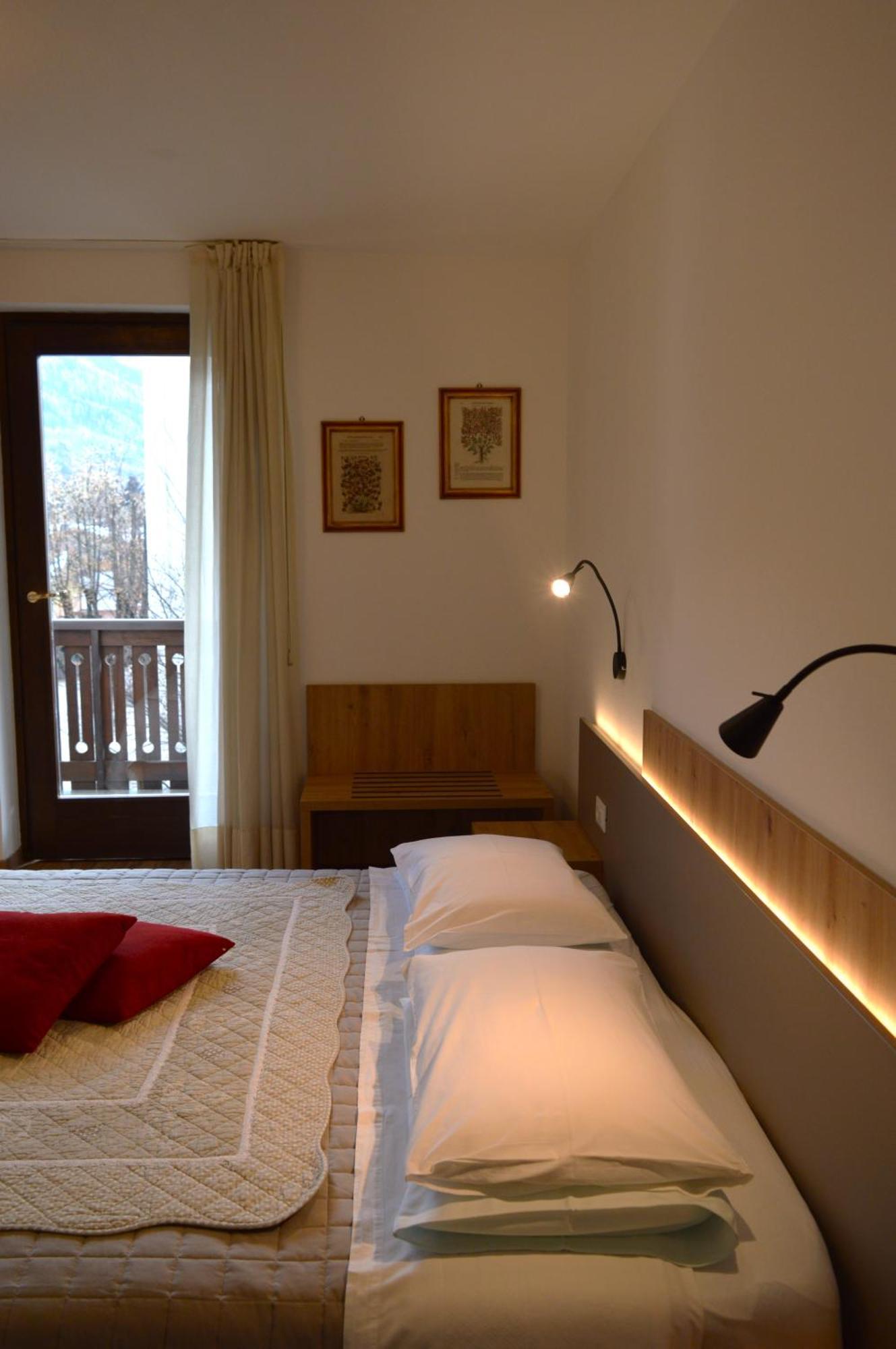 Hotel Wanda Pinzolo Bagian luar foto