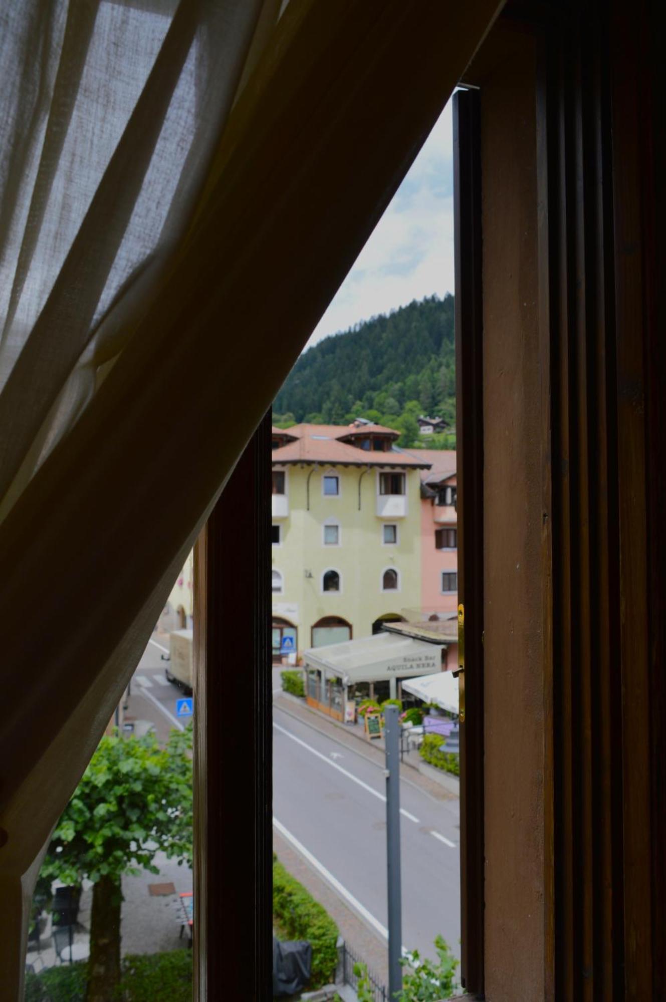 Hotel Wanda Pinzolo Bagian luar foto