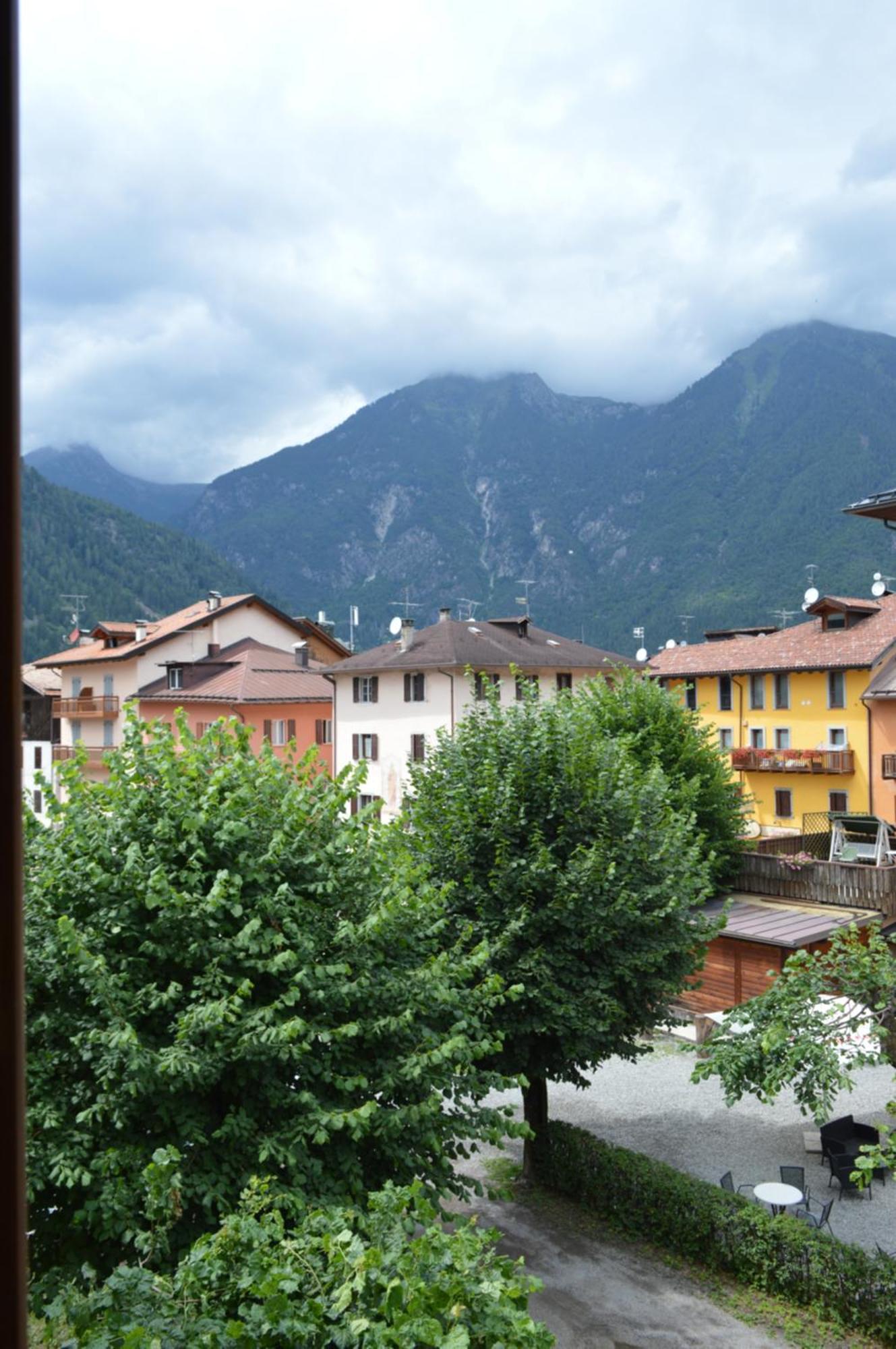 Hotel Wanda Pinzolo Bagian luar foto