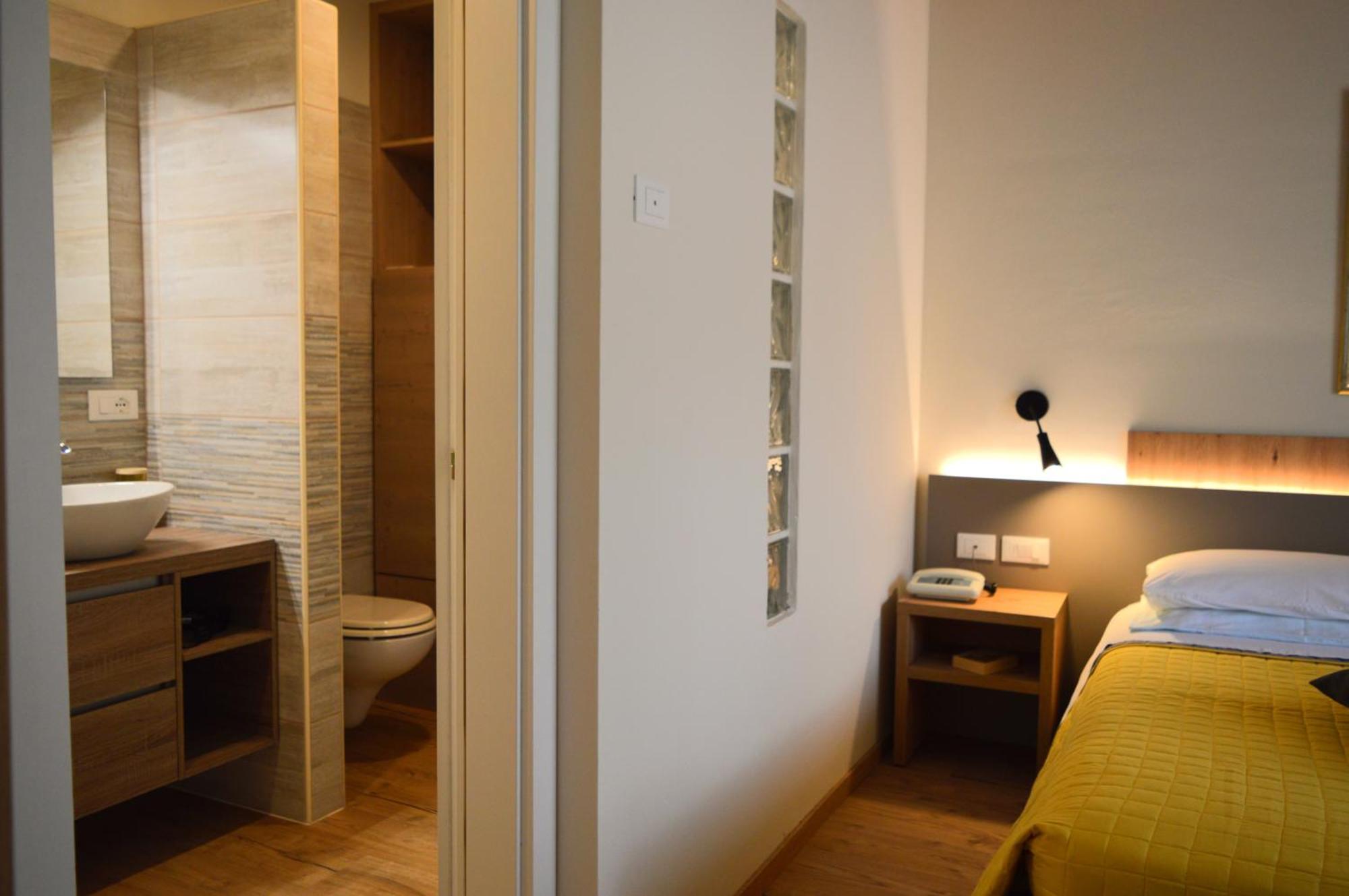Hotel Wanda Pinzolo Bagian luar foto