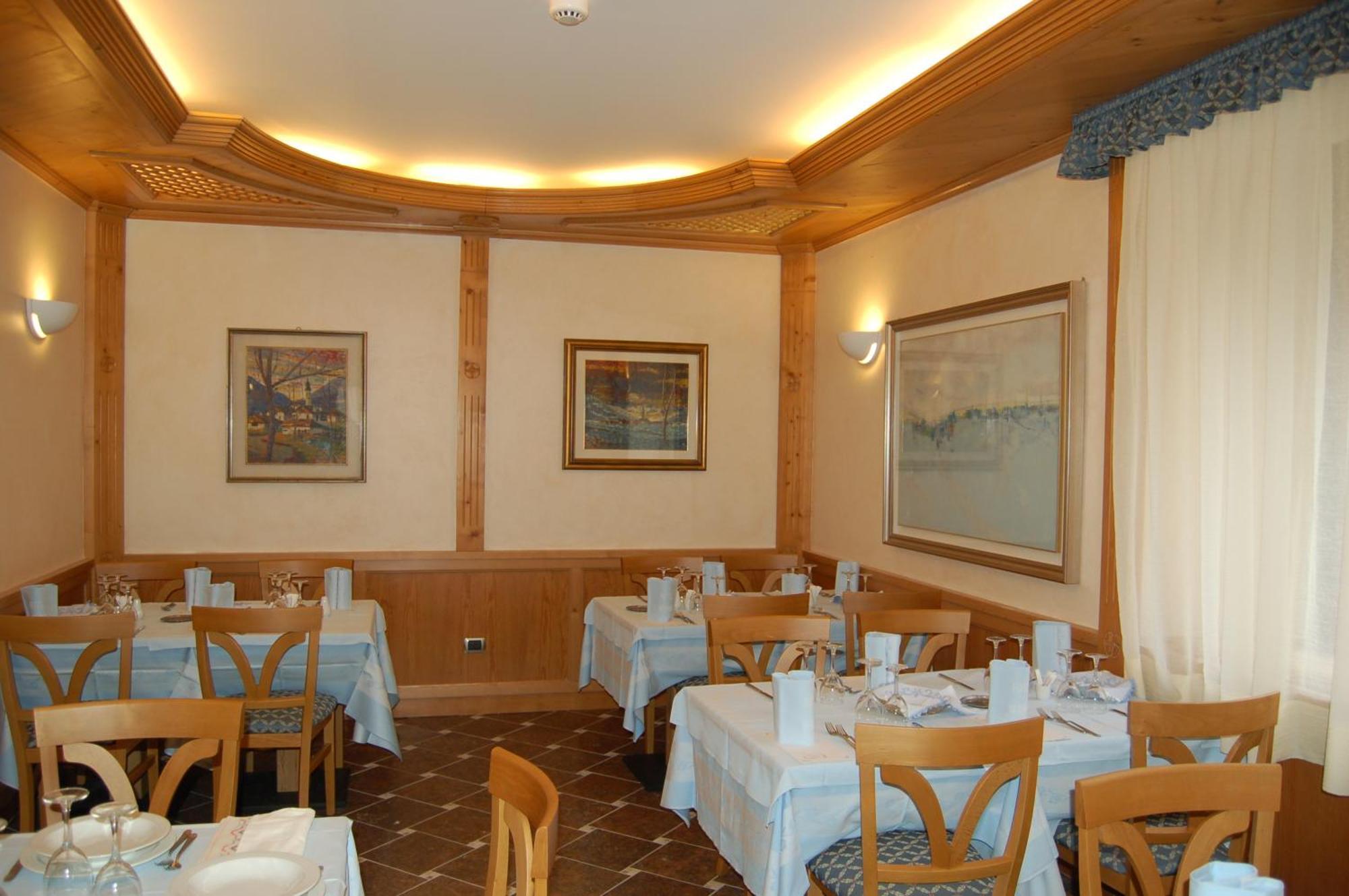 Hotel Wanda Pinzolo Bagian luar foto