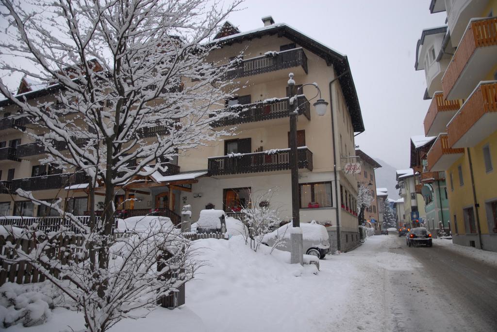 Hotel Wanda Pinzolo Bagian luar foto