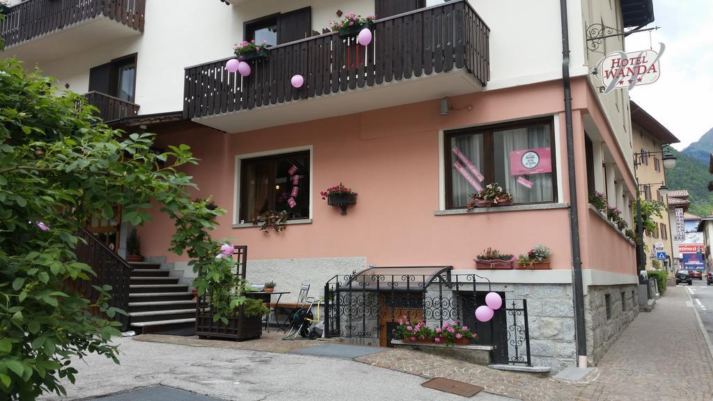 Hotel Wanda Pinzolo Bagian luar foto