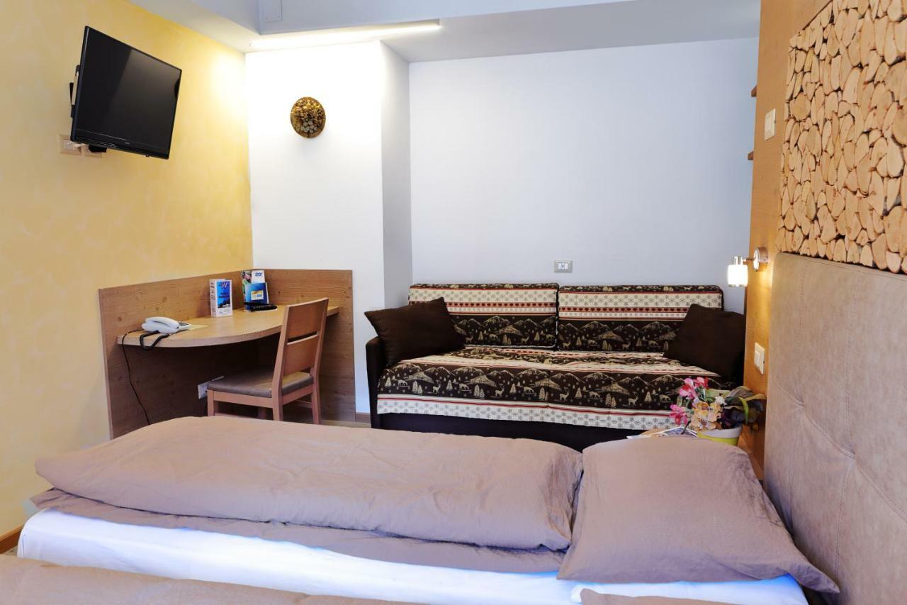 Hotel Wanda Pinzolo Bagian luar foto
