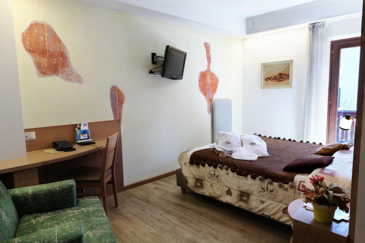 Hotel Wanda Pinzolo Bagian luar foto